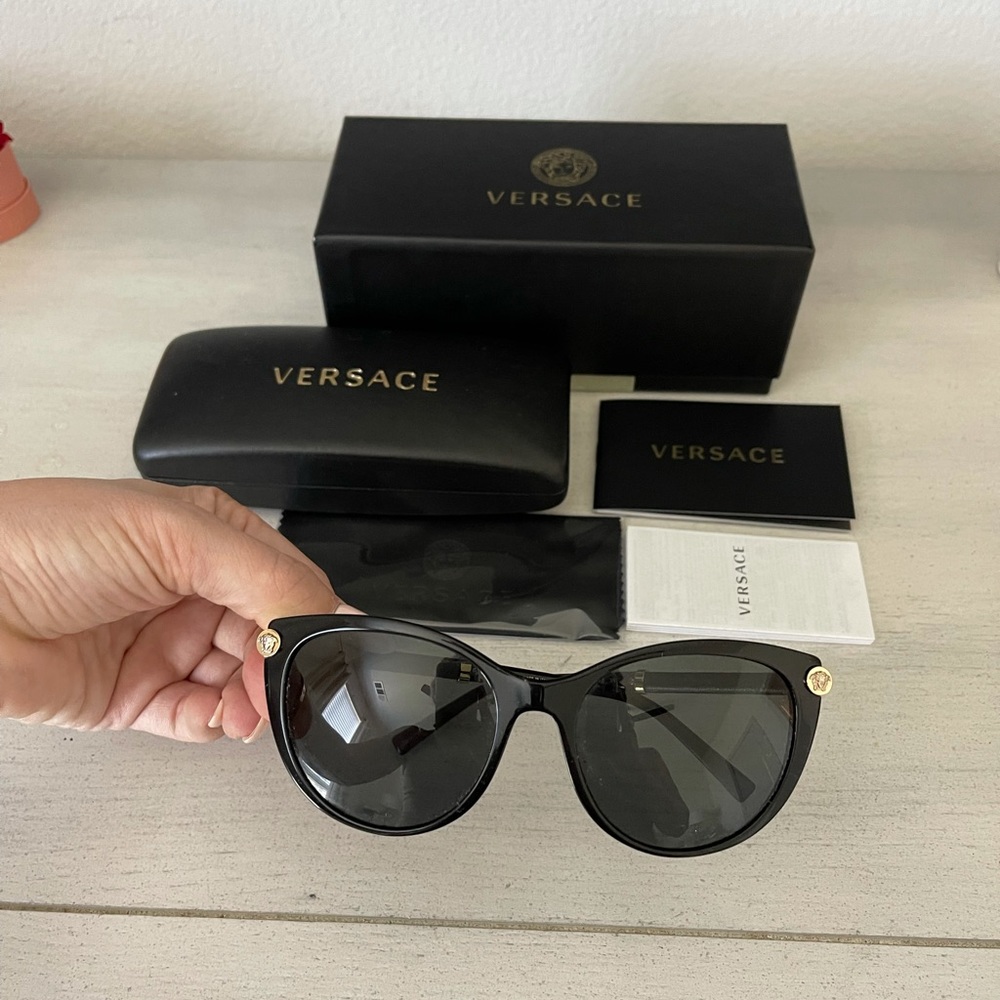 Versace sunglasses - Picture 4 of 7